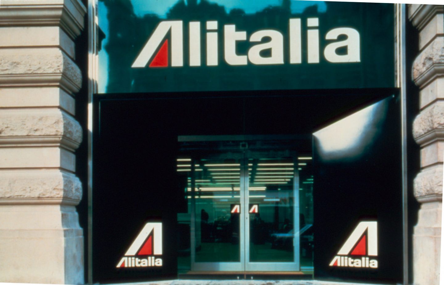 Immagine Coordinata e Progetto per Agenzie Passeggeri Alitalia