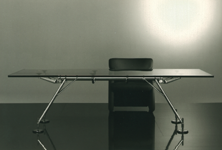 Sistema di tavoli e scrivanie per ufficio “Nomos”